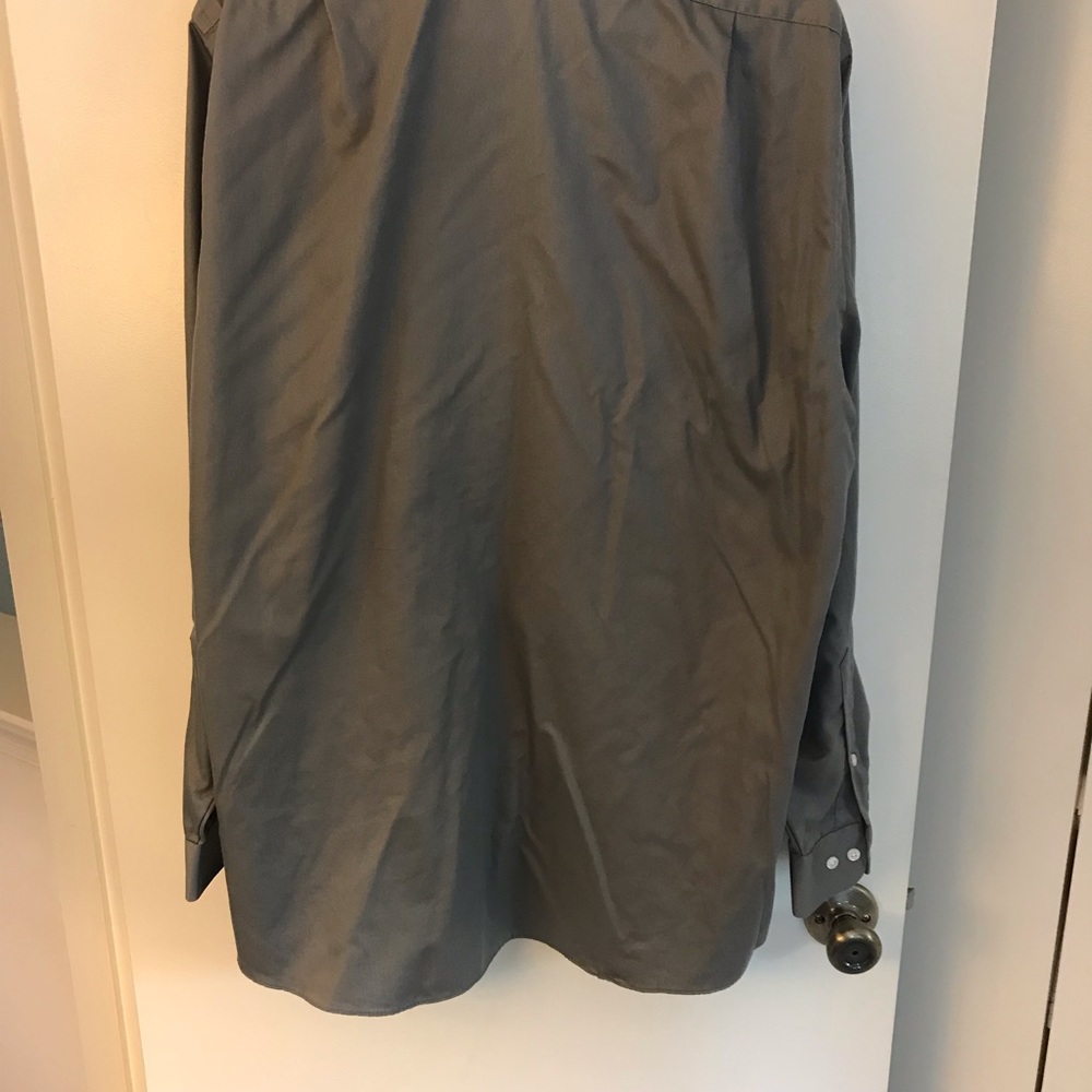 Van Heusen Gray Lux Sateen Men’s Dress Shirt - Picture 6 of 6